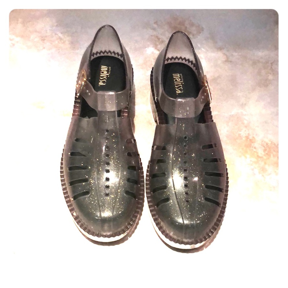 Mellisa “jelly” shoes in clear w gold sparkle